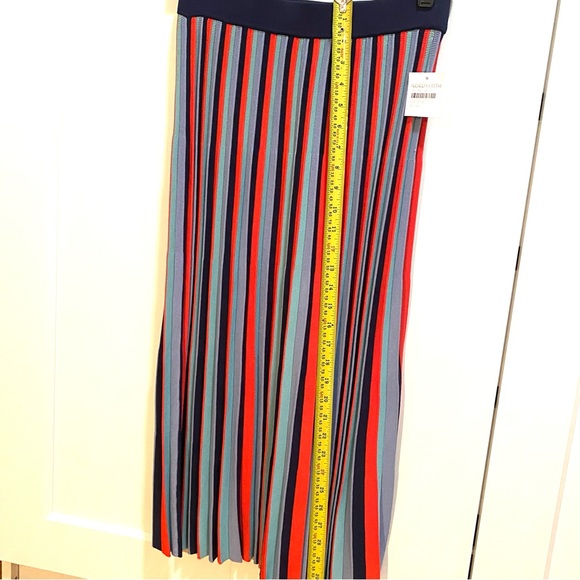 Holagen Pleated Knit Skirt-NWT - Picture 6 of 11